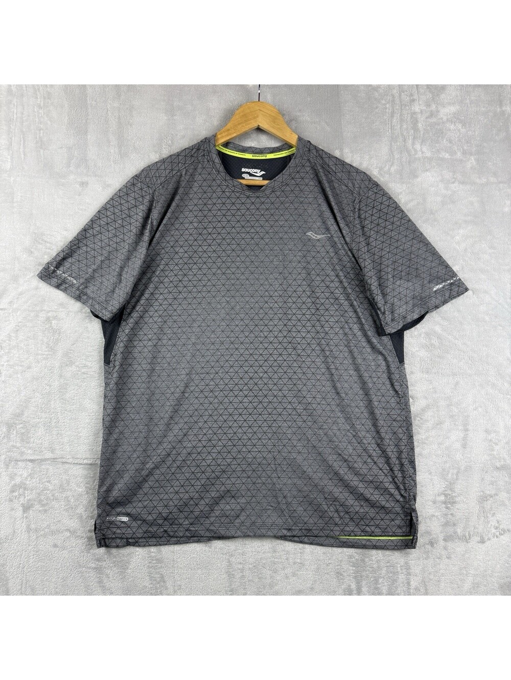 Saucony Men’s Large Grey Geometric RunDry Performance Running T-Shirt Breathable